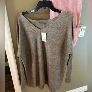 Vince Scoop V-Neck Sweater New w Tags